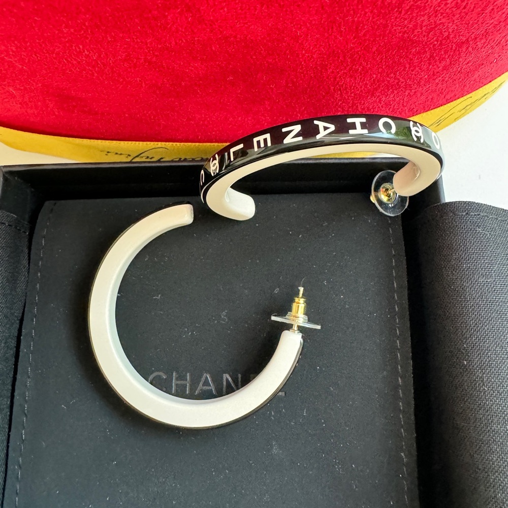 22S CHANEL BLACK WHITE RESIN CC LOGO LARGE XL HOOP HOOPS EARRINGS